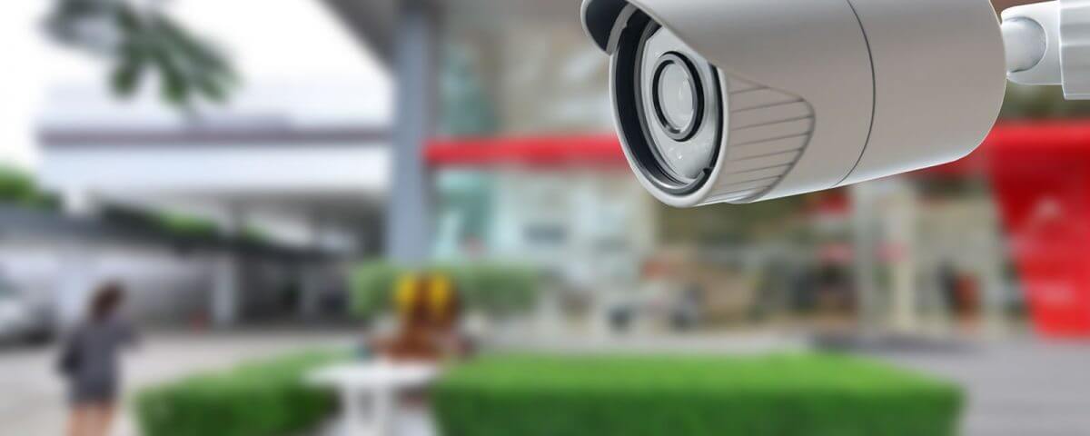 Imagen de una cámara de videovigilancia, con fondo desenfocado.